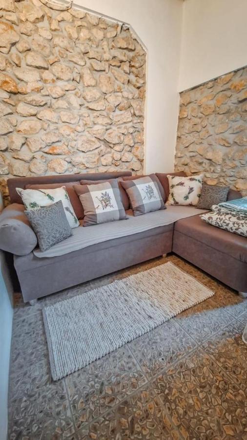 Apartma Sanja *